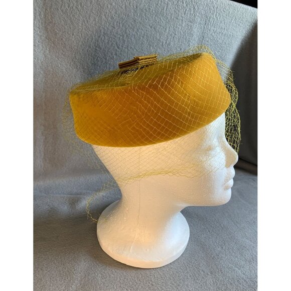 Ladies Gold Velvet Hat with Netting Vintage - Picture 9 of 9